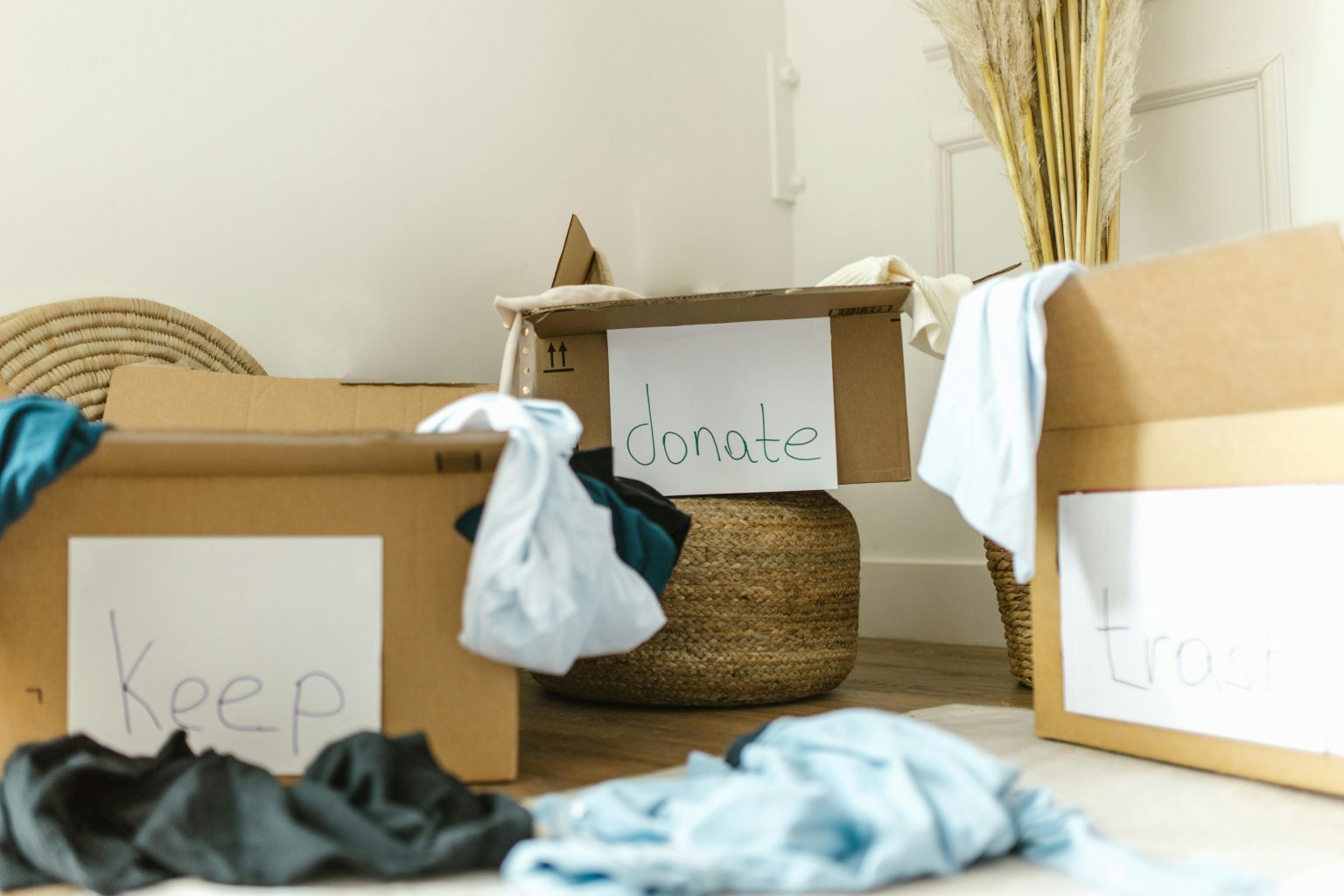 Boxes labeled keep and donate for downsizing a home in New Jersey – Realtor Lorraine Macaluso helps clients simplify before selling.